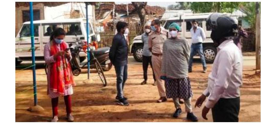 शहडोल: एसडीएम व एसडीओपी ब्यौहारी ने किया ग्राम मऊ का भ्रमण, ली बैठक