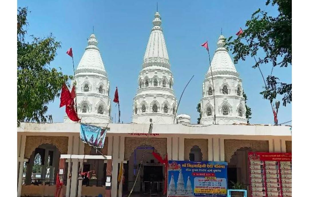 शहडोल : मंन्दिर का भब्य शिखर बनकर तैयार