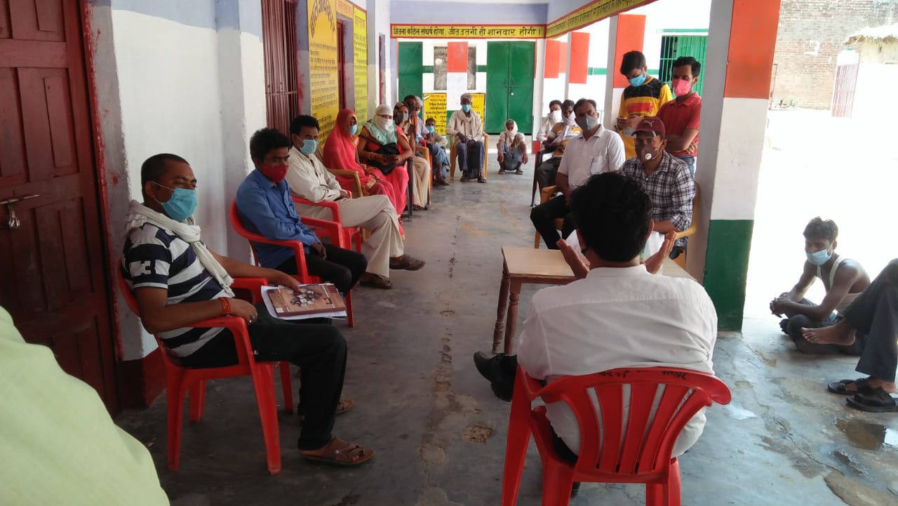 सीतापुर : भारतीय किसान यूनियन के जिला उपाध्यक्ष कृष्ण कुमार मौर्य की अगुवाई में किसान जागरूकता अभियान