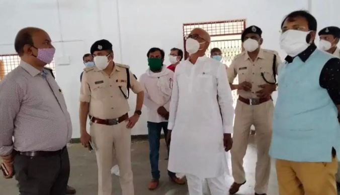 शहडोल: विधायक  ने अफसरों के साथ  20 बिस्तरीय ऑक्सीजन सपोर्ट कोविड अस्पताल का निरीक्षण किया