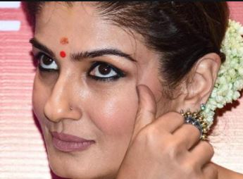 फोटो शेयर कर रवीना टंडन ने अपने पेरेंट्स को दी मैरिज एनिवर्सरी की शुभकामनाएं, लिखा स्पेशल कैप्शन
