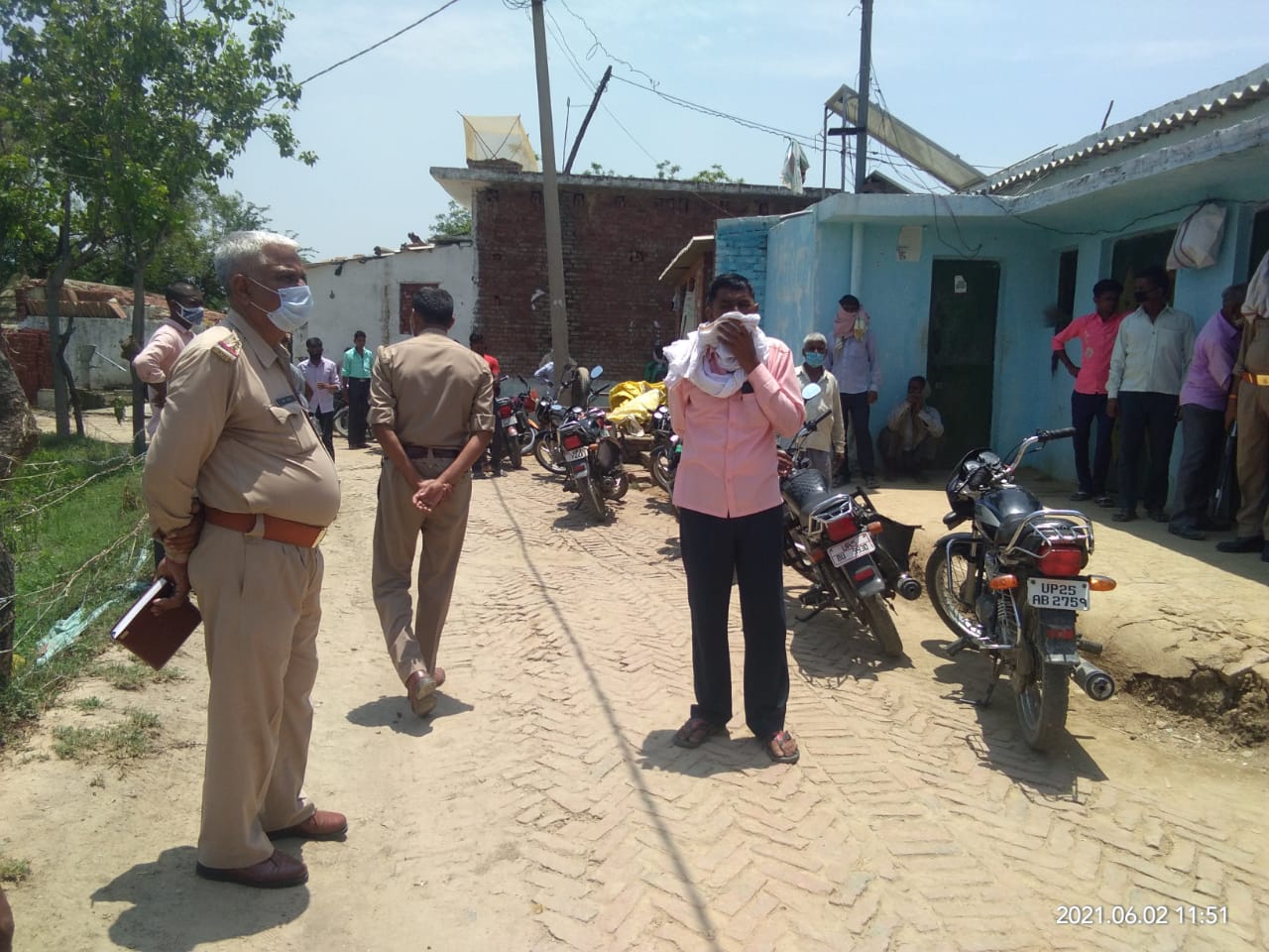 बरेली-जा रहा था काम करने जाना पड़ा पत्नी का अंतिम संस्कार करने