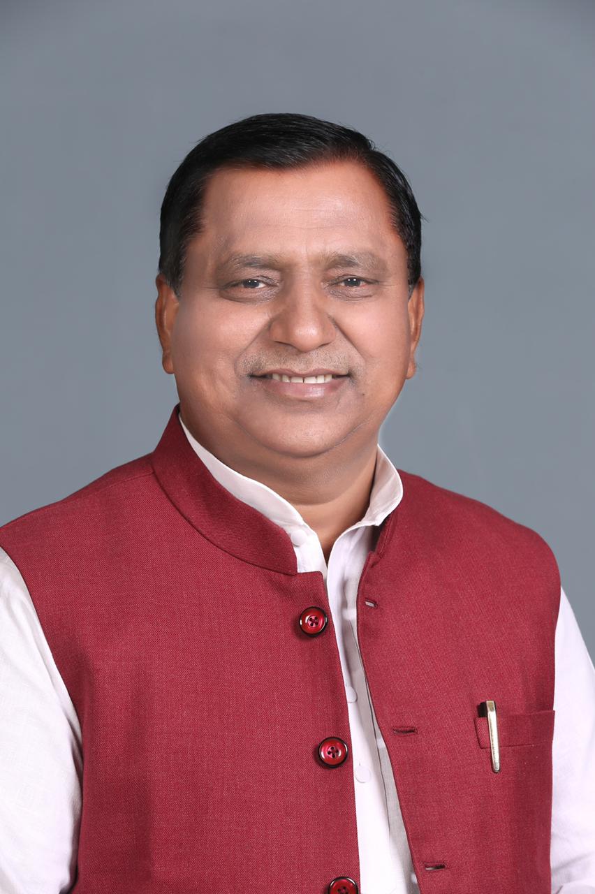 बरेली - रामनगर में अपने आवास पर विजेंद्र सिंह यादव पूर्व ब्लॉक प्रमुख रामनगर ने एक बैठक की ।