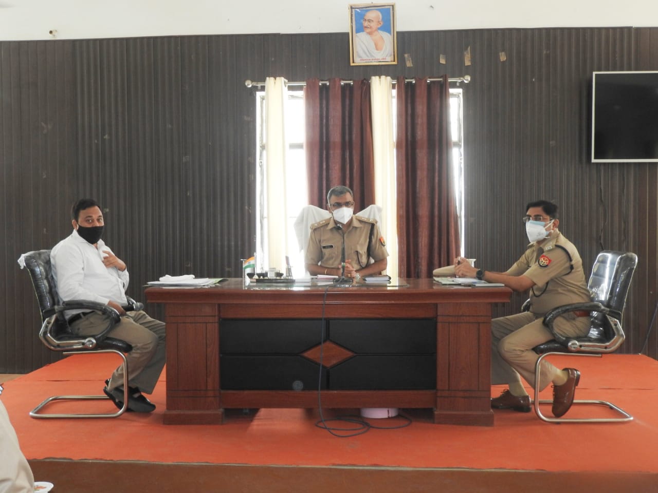 पीलीभीत :पुलिस अधीक्षक महोदय द्वारा पुलिस लाइन में सैनिक सम्मेलन व अपराध गोष्ठी का आयोजन किया गया।