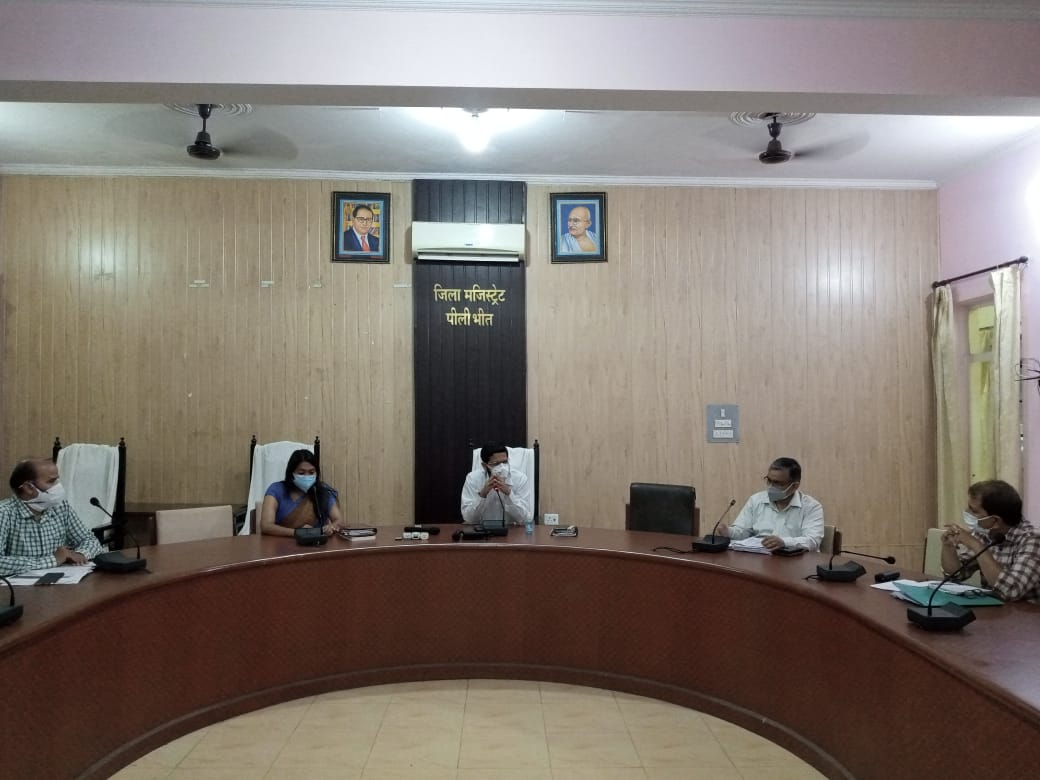 पीलीभीत: प्रधानाध्यापक अपने अपने संस्थान में कार्यरत अध्यापकों व कर्मचारियों को शत-प्रतिशत करायें कोविड टीकाकरण-जिलाधिकारी।