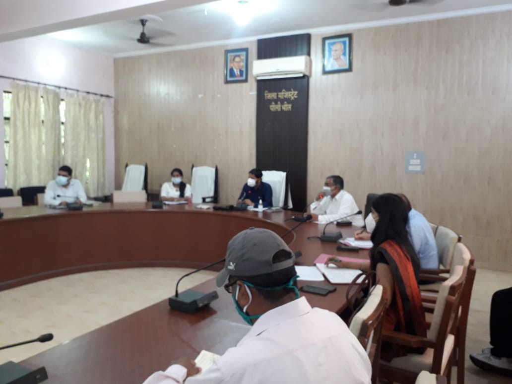 पीलीभीत :जनपद के समस्त सरकारी व प्राइवेट संस्थानों के भवन में स्थापित किये जायेें रेन वाटर हार्वेस्टिंग सिस्टम-जिलाधिकारी।