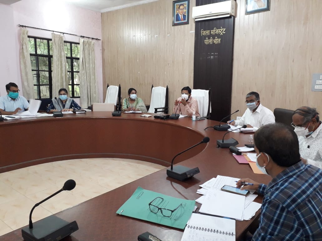 पीलीभीत: समस्त अधिकारी विकास कार्यों को मानक के अनुरूप समय से कराना पूर्ण करें सुनिश्चित-जिलाधिकारी।