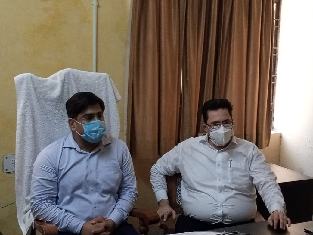 पीलीभीत :जिलाधिकारी श्री पुलकित खरे ने निर्माण श्रमिकों के आधार सत्यापन/प्रमाणीकरण की कार्यवाही प्राथमिकता के आधार पर न कराये जाने पर जिला श्रम प्रर्वतन अधिकारी का स्पष्टीकरण तलब किया गया।