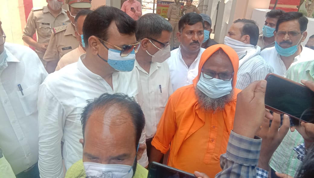 पीलीभीत : स्वामी प्रवक्ता नंद ने सपा के साथ खेला कर दलजीत कौर का जिला पंचायत अध्यक्ष बनने का रास्ता किया साफ