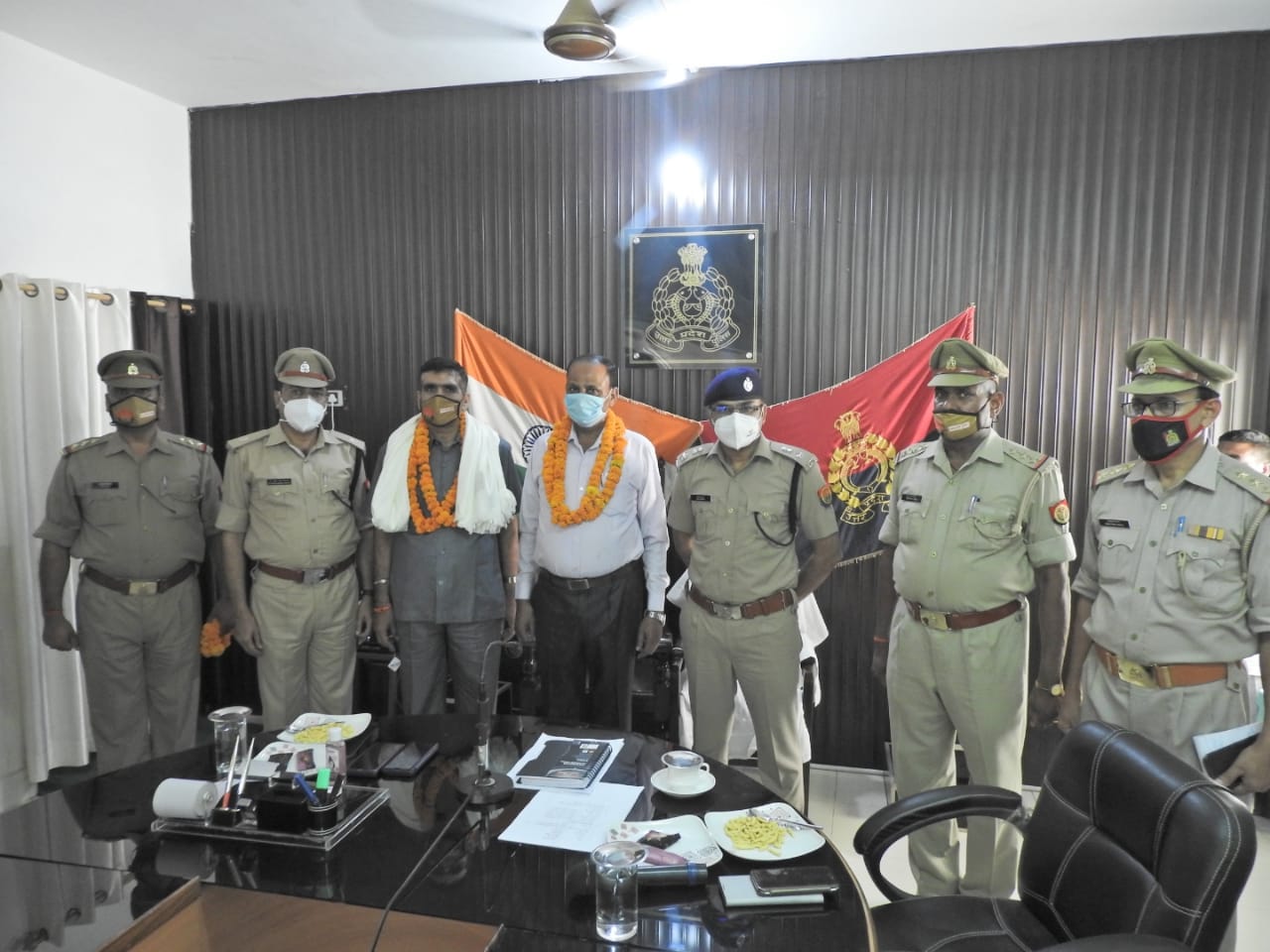 पीलीभीत :पुलिस अधीक्षक द्वारा सेवानिवृत्त हुए पुलिस कर्मियों को दी गई ससम्मान विदाई।