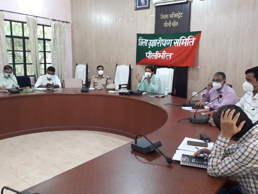 पीलीभीत :शासन द्वारा निर्धारित तिथि से पूर्व कर ली जाये समस्त पूर्ण तैयारियां-जिलाधिकारी।