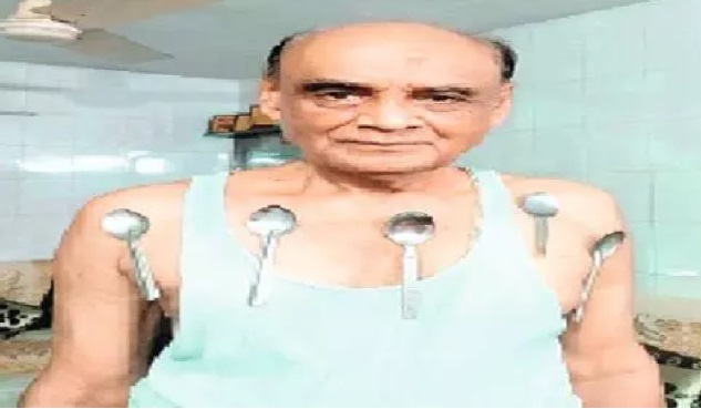 पहले नासिक फिर राजनांदगांव और अब रायपुर में भी चिपक रहे सिक्के और चम्मच
