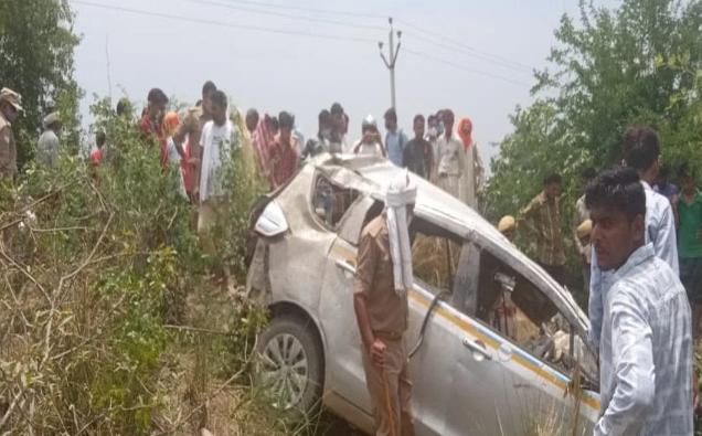मैनपुरी: शादी के बाद लड़की को विदा कराने आ रहा परिवार हुआ हादसे का शिकार, पेड़ से टकराई कार, तीन की मौत