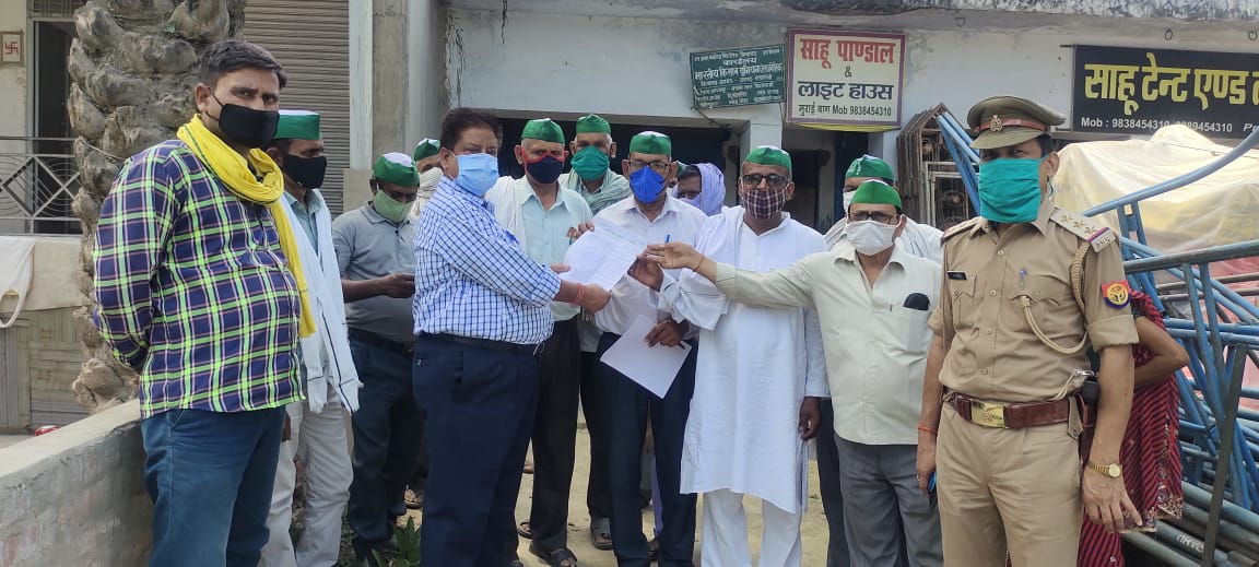 रायबरेली:किसान विरोधी कानून को लेकर एसडीएम को सौंपा ज्ञापन