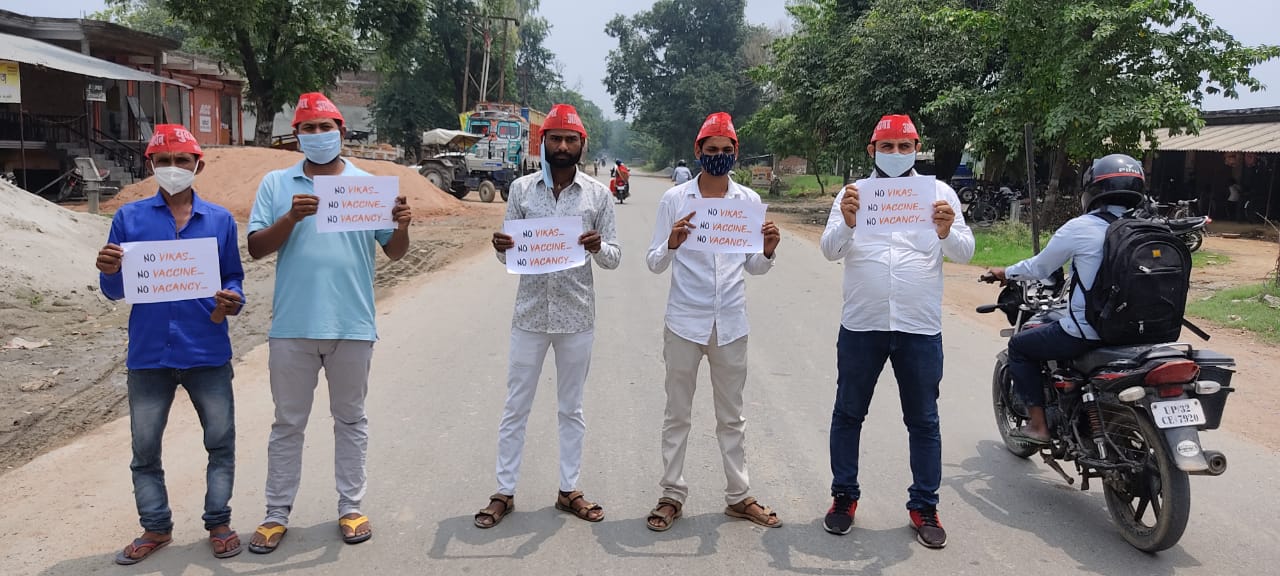 बाराबंकी: सपा युवजन सभा ने कोविड-19 के वैक्सीन का किया बहिष्कार,पार्टी के कार्यकर्ताओं व नेताओ ने नहीं लगवाएं टीका