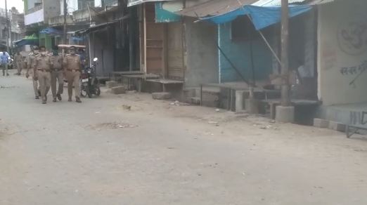 मैनपुरी: बाजार बंद पर पुलिस की सख्ती तेज