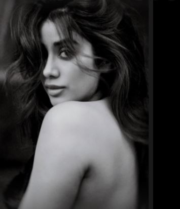 Janhvi Kapoor ने शेयर की टॉपलेस फोटो, एक्ट्रेस ने इस अदा से मुड़कर देखा, दीवाने हुए फैंस