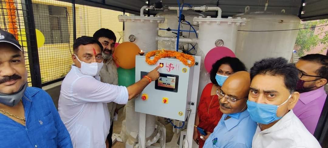 जौनपुर:जाफराबाद विधायक डॉ हरेंद्र सिंह ने ऑक्सिजन प्लांट का किया उदघाटन ।