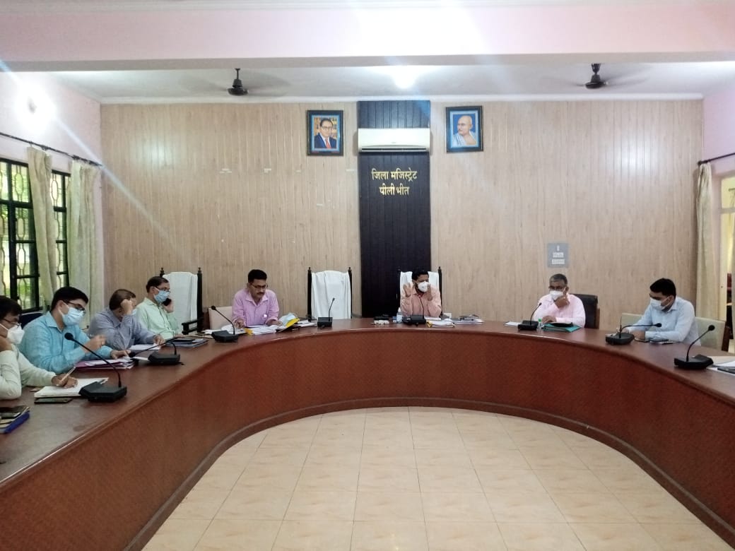 पीलीभीत: योजनाओं को समयबद्ध व लक्ष्य के अनुरूप करें पूर्ण-जिलाधिकारी।