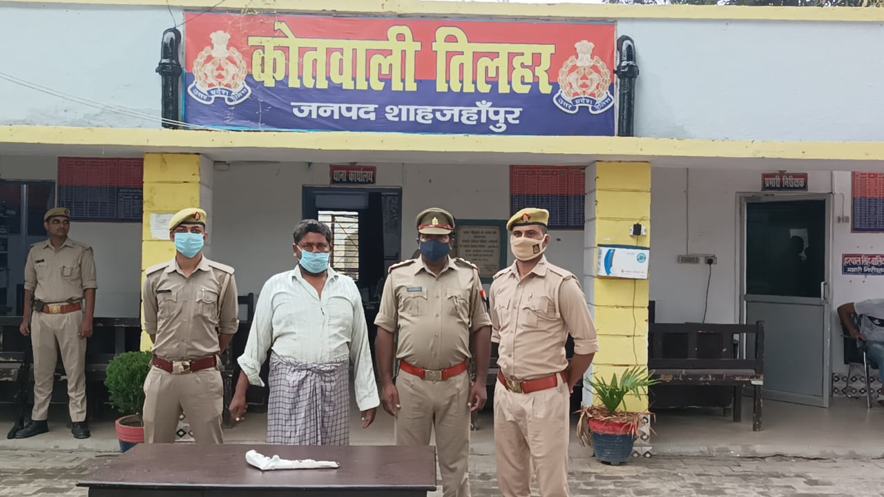 शाहजहांपुर : हत्या के अभियोग में  नामित व वांछित अभियुक्त ऋषिपाल को अवैध असलहा सहित किया गिरफ्तार ।