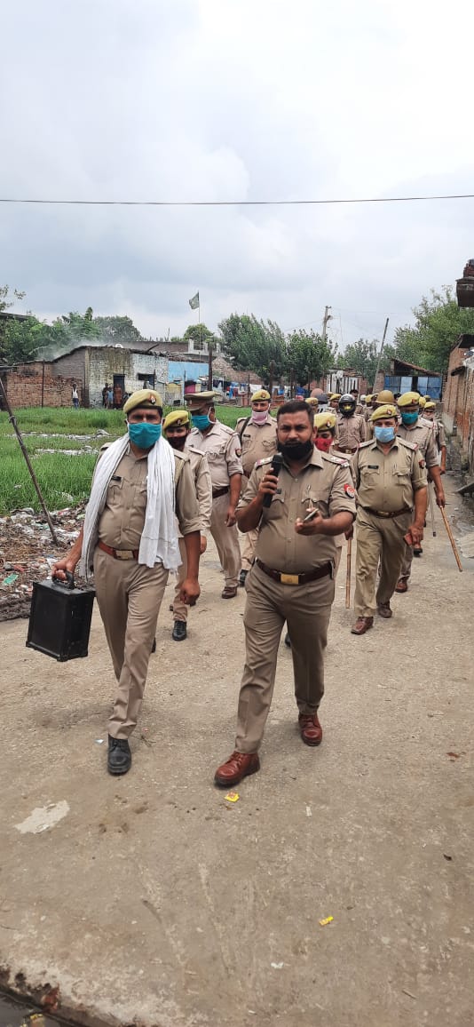 बरेली-सिंघम थाना प्रभारी ने किया फ्लैग मार्च