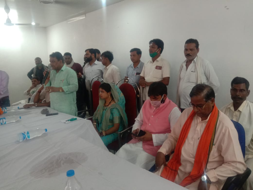 बरेली-ब्लॉक प्रमुख शपथग्रहण कार्यक्रम में कोविड-19 की खूब उड़ी धज्जियां