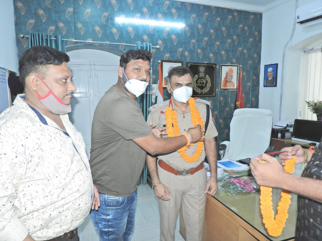 पीलीभीत: पुलिस अधीक्षक ने व्यापार मंडल के पदाधिकारियों की समस्याओं को सुना।