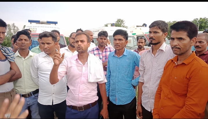 जौनपुर:एडवांस लाइफ सपोर्ट एम्बुलेंस कर्मचारियों अपनी मांगो को लेकर अनिश्चित कालीन हड़ताल पर