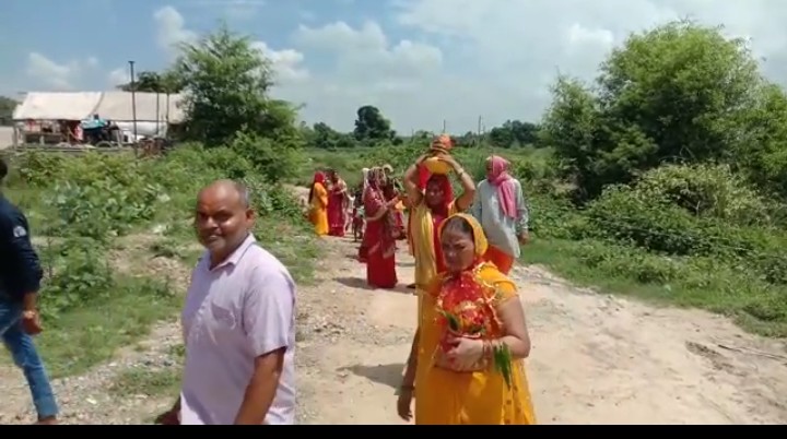 बरेली-शिवपुराण कथा से पहले सम्पन्न की गई कलश यात्रा