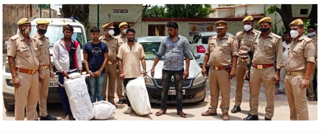 फर्रुखाबाद : पुलिस अधीक्षक अशोक कुमार मीणा के द्वारा चलाए जा रहे अपराधियों की धरपकड़ अभियान में 4 गांजा तस्कर गिरफ्तार