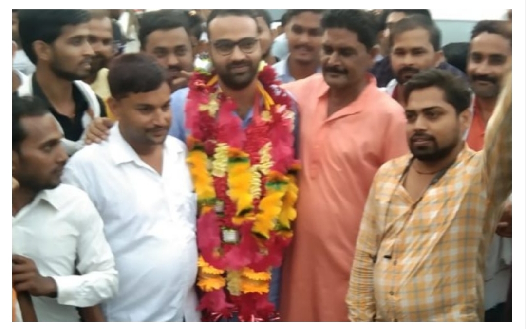 फर्रुखाबाद:संजय सोमवंशी का पर्चा खारिज होते ही भाजपा के पांचों प्रत्याशी निर्विरोध निर्वाचित भाजपा में खुशी की लहर दौड़ी