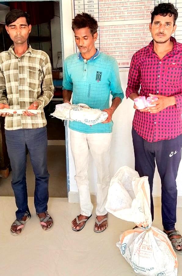 सीतापुर : चोरी की योजना बनाते 03 शातिर गिरफ्तार