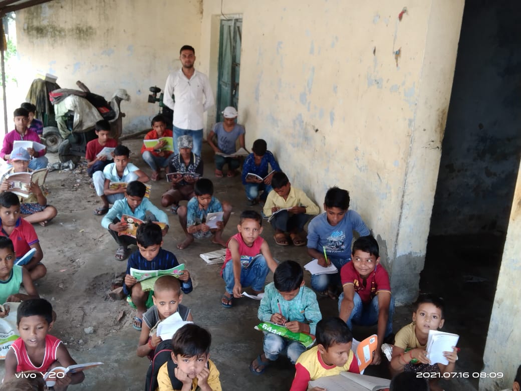 बहराइच:  प्रेरणा साथी ने लगाई मोहल्ला क्लास