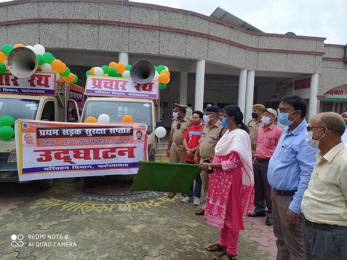 फर्रुखाबाद:सीडीओ ने सड़क सुरक्षा प्रचार रथ को हरी झंडी दिखाकर किया रवाना