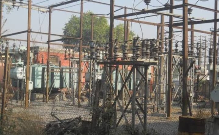 सीतापुर: विद्युत उपकेन्द्र देवगवां से उपभोक्ताओं को नही मिल रही विद्युत सप्लाई ।