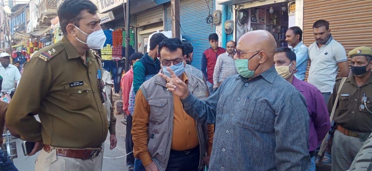 फर्रुखाबाद:गेस्ट हाउस के बाहर सड़क पर वाहन खड़े करने पर गेस्ट हाउस मालिकों पर होगी कार्रवाई