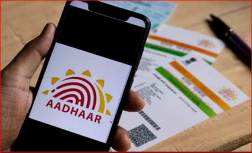 चोरी हो गया है Aadhaar, तो घर बैठे  बनवाएं दोबारा कार्ड, जाने कैसे