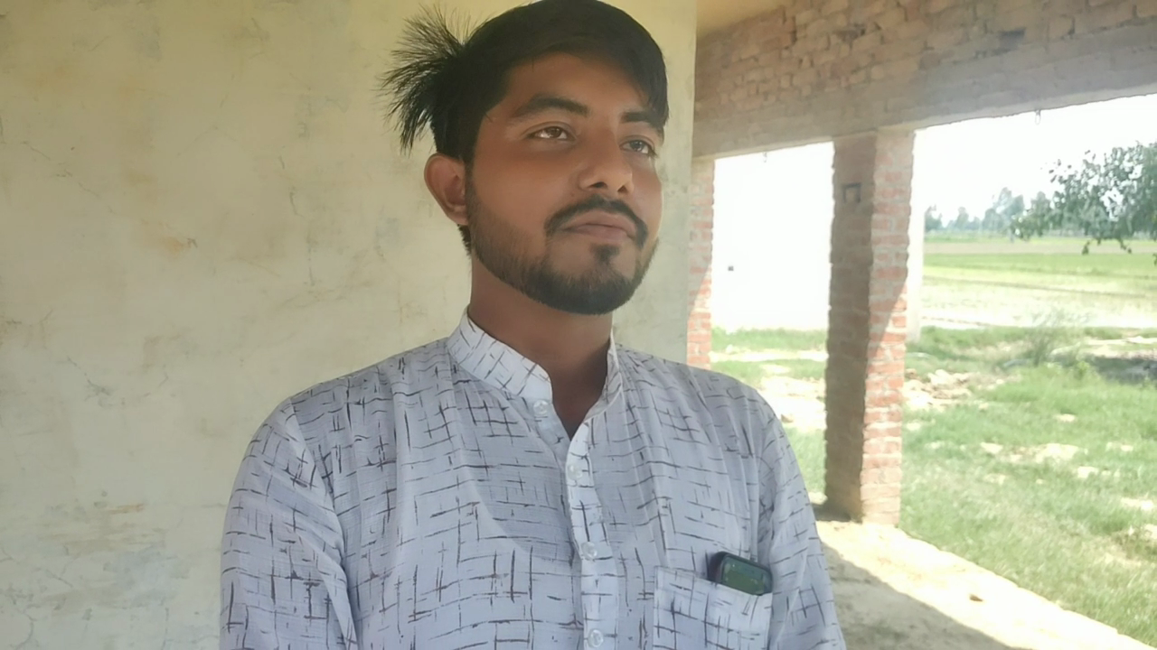 आँवला/बरेली - गरीबों और जरुरतमंद लोगों की पहली पसंद बने डाक्टर जीराज यादव सपा नेता तस्लीम मिर्जा।