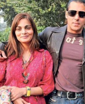 बहन अलवीरा और सलमान खान  को चंडीगढ़ पुलिस ने भेजा समन, धोखाधड़ी का लगा आरोप