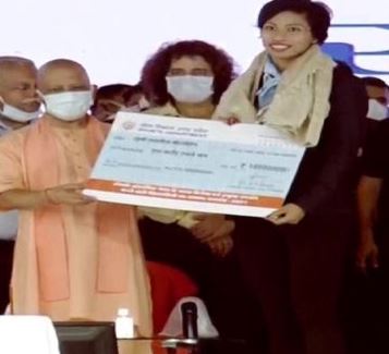 ओलंपिक पदक विजेताओं का योगी सरकार ने  किया सम्मान, नीरज चोपड़ा को मिली इतनी रकम