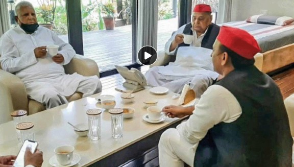 लालू-मुलायम की मुलाकात के मायने:महज चाय पीने के लिए नहीं मिले दो दिग्गज नेता, यूपी चुनाव से पहले एकता दिखाकर यादव वोट को बिखरने से रोकने की कोशिश