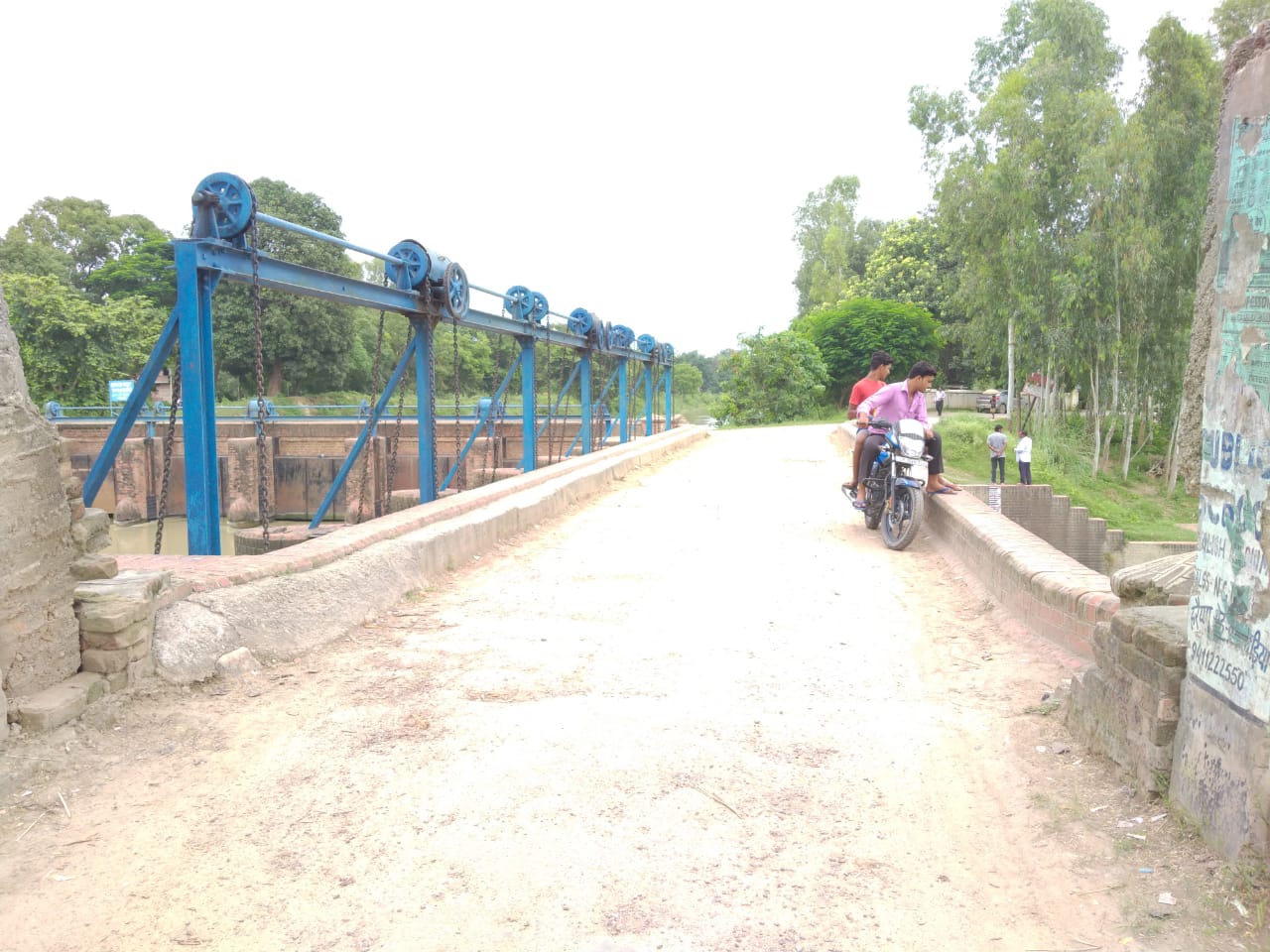 बरेली-क्योलड़िया के डैम का जर्जर पुल देता बड़े हादसे को बुलावा,कहाँ हैं जिम्मेदार
