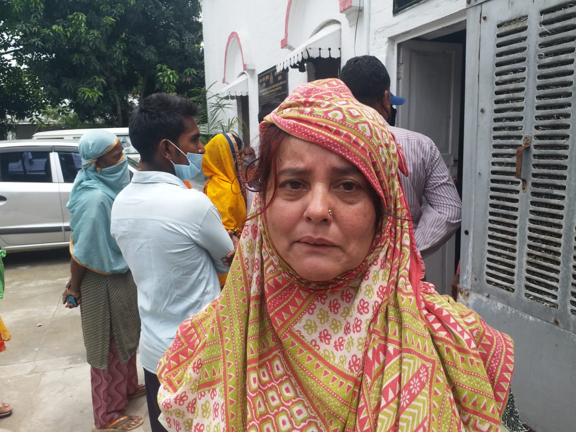बरेली-घर मे चोरी का शक जताना महिला को पड़ा मंहगा,तुड़वा लिए दांत