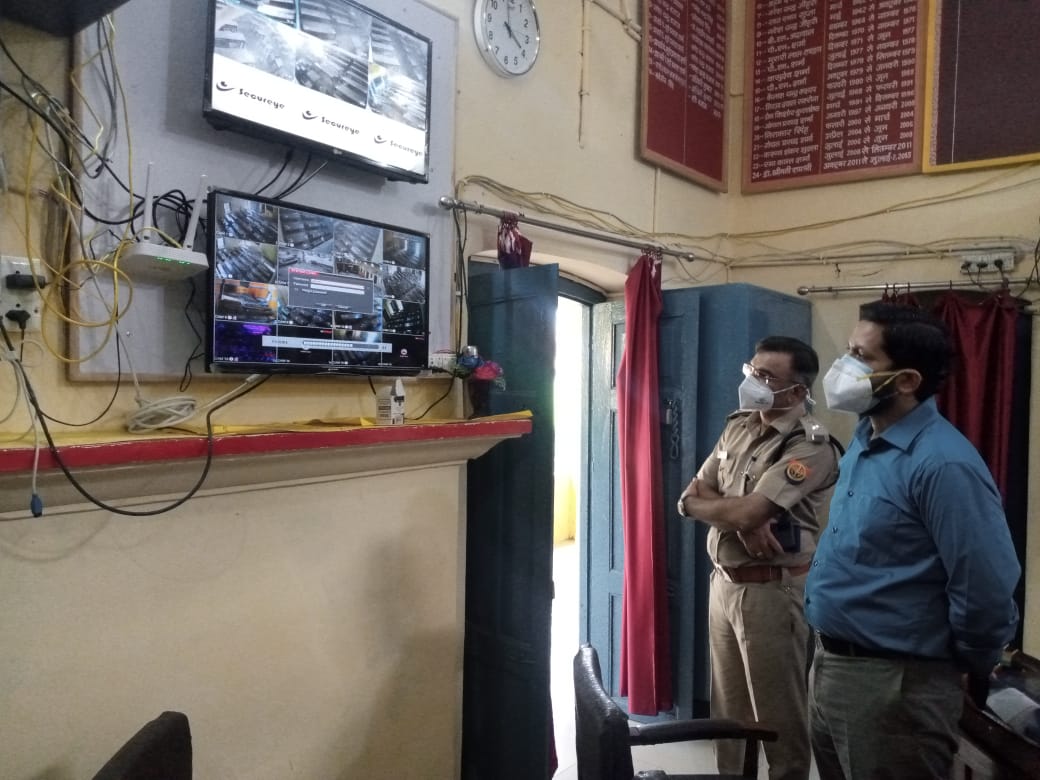 जिलाधिकारी/पुलिस अधीक्षक पीलीभीत ने B.Ed. प्रवेश परीक्षा 2021 व टीजीटी परीक्षा 2021 के परीक्षा केंद्रों का निरीक्षण किया।