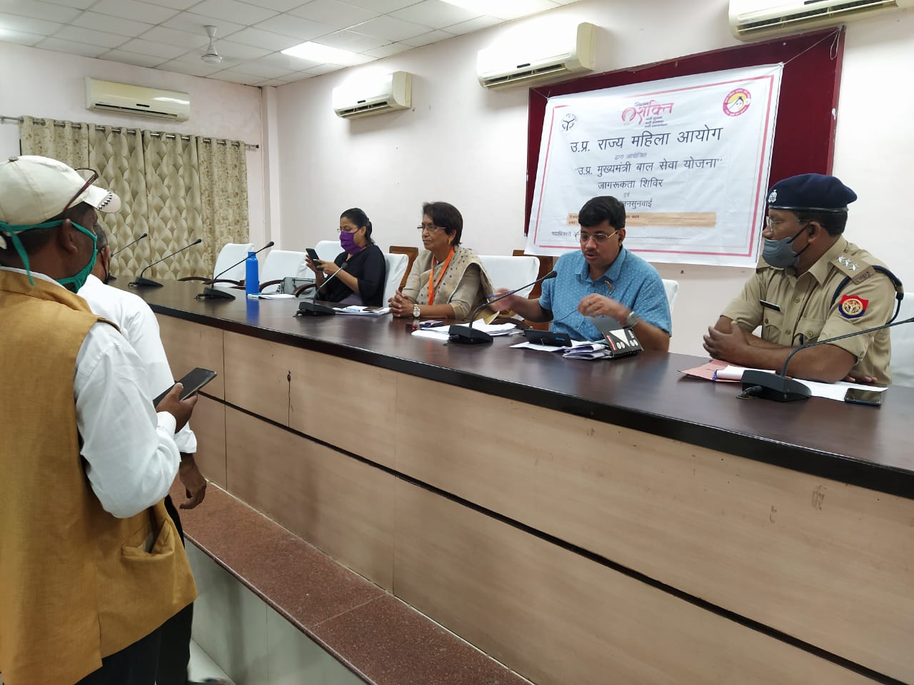 प्रयागराज :महिलाओं से सम्बन्धित लम्बित प्रकरणों को त्वरित निस्तारित करने के मा. सदस्य राज्य महिला आयोग ने दिये सख्त निर्देश