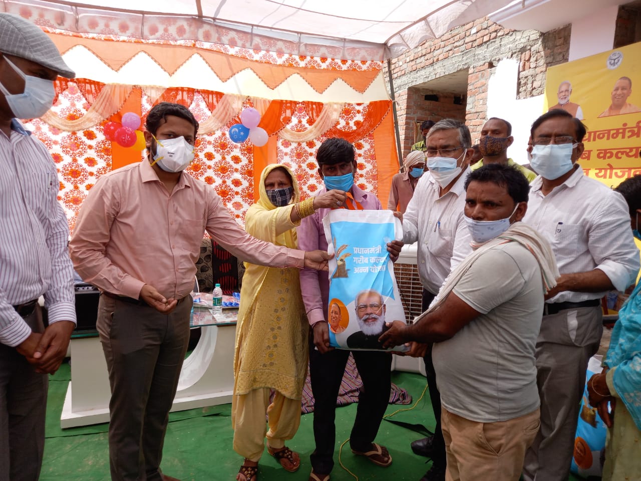 पीलीभीत: आज प्रधानमंत्री गरीब कल्याण अन्न योजना के तहत जनपद की सभी 885 उचित दर की दुकानों पर अन्न महोत्सव कार्यक्रम का आयोजन किया गया।