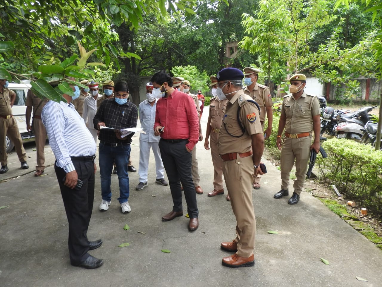 पीलीभीत : जिलाधिकारी/पुलिस अधीक्षक ने टीजीटी परीक्षा 2021 के परीक्षा केंद्रों का निरीक्षण किया गया।