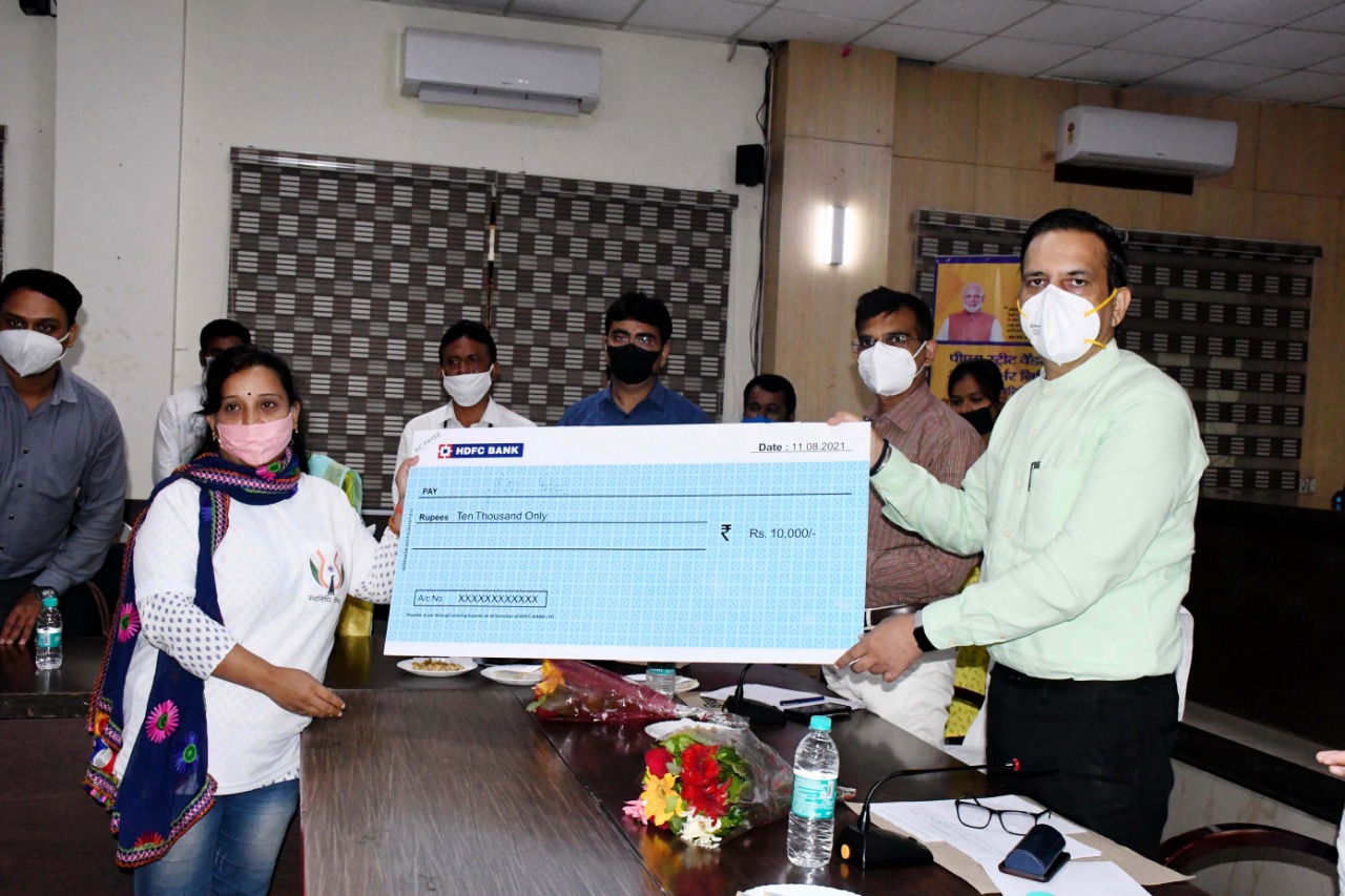 प्रयागराज:पीएम स्वानिधि योजना के अन्तर्गत योजना से लक्ष्य के सापेक्ष शत-प्रतिशत स्ट्रीट वेंडरों को कराये लाभान्वित