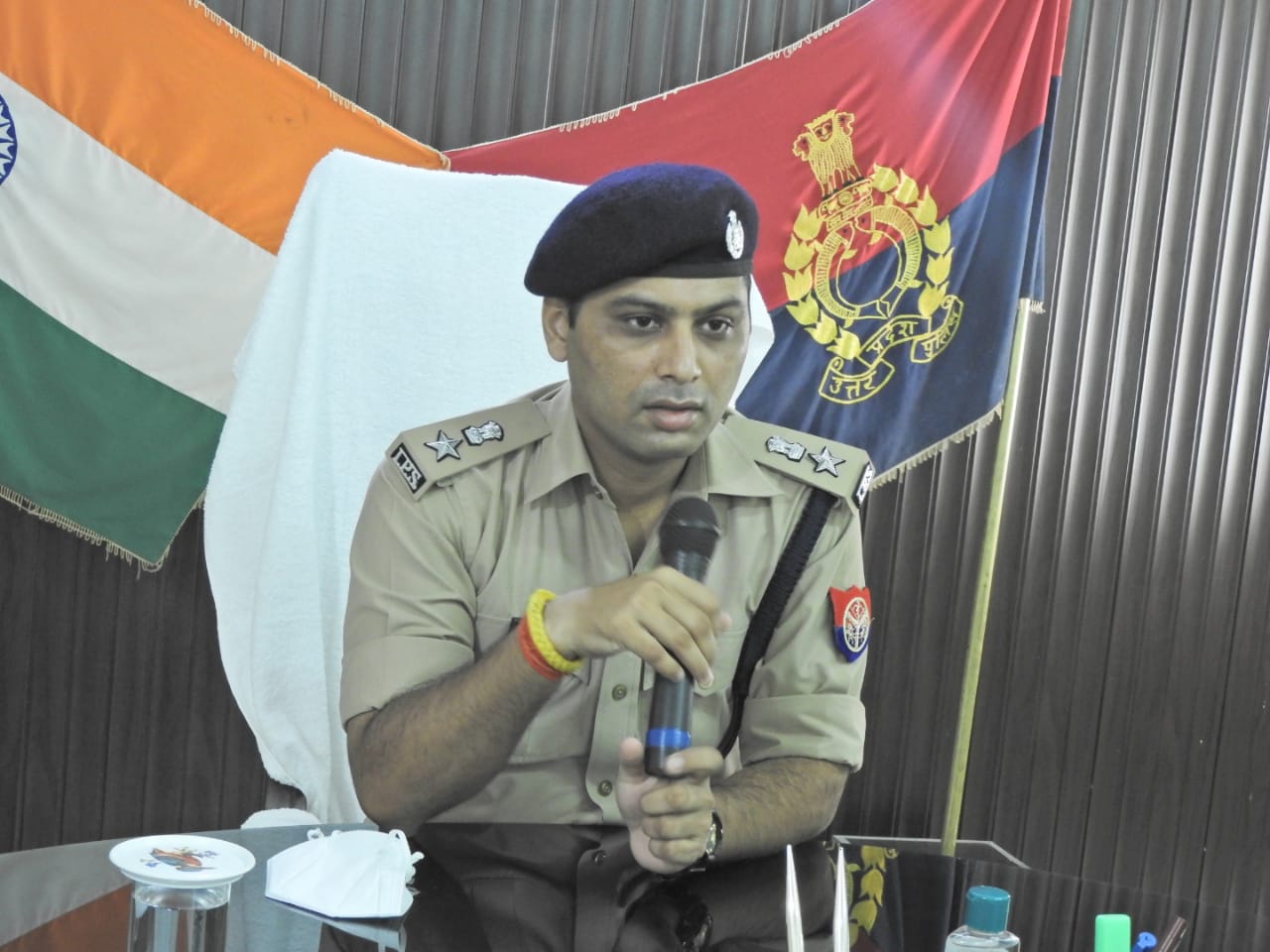 पीलीभीत: नवागत पुलिस अधीक्षक ने पत्रकार बंधुओं के साथ की प्रेस वार्ता।