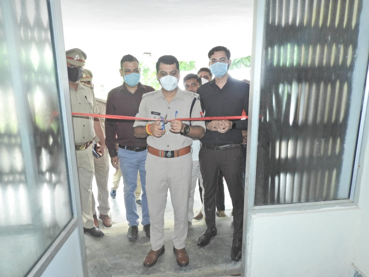 पीलीभीत : पुलिस अधीक्षक श्री दिनेश कुमार पी0 महोदय द्वारा रिजर्व पुलिस लाइन स्थित पुलिस अस्पताल में रक्तदान शिविर का उद्घाटन किया गया।